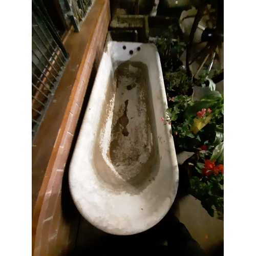 762 - CAST IRON BATH