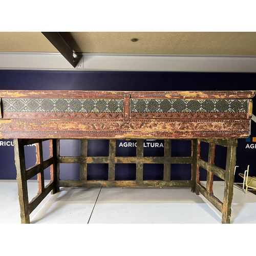 411 - ORIENTAL PRAYER TABLE