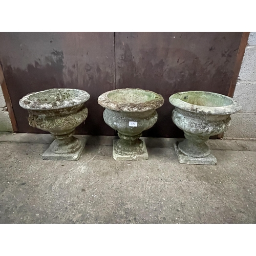 675 - 3 URNS