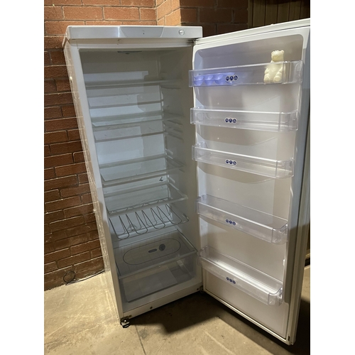 695 - WHIRLPOOL FRIDGE