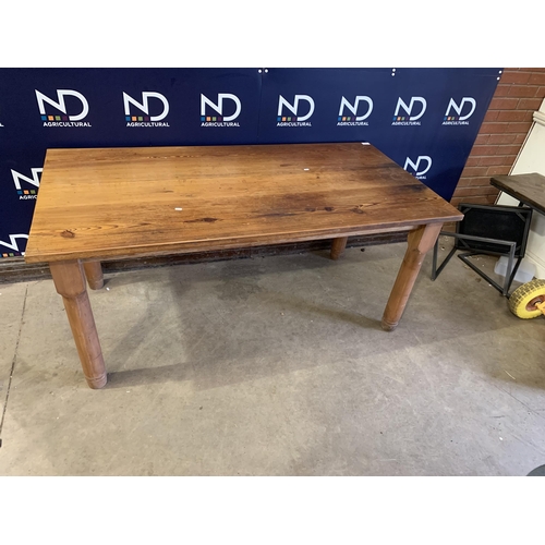 907 - PINE TABLE