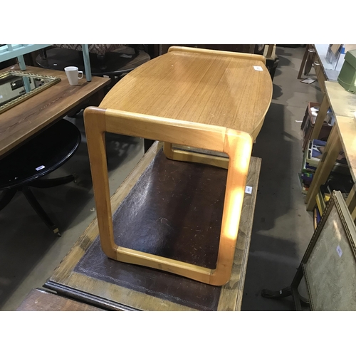 678 - MID CENTURY TABLE