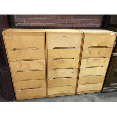 581 - CHEST OF DRAWERS