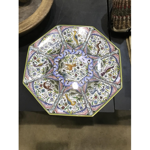 746 - HEXAGONAL SERVING DISH