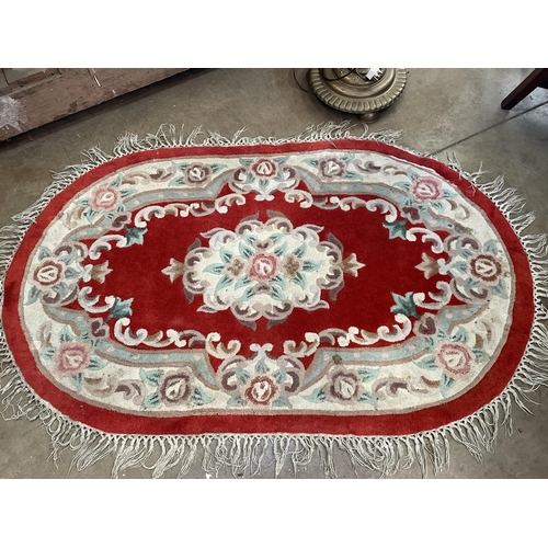 565A - ORIENTAL RUG