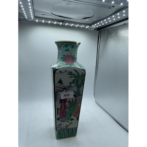 652 - ORIENTAL VASE