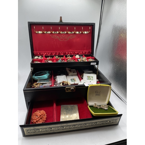 653 - JEWELLERY BOX ETC