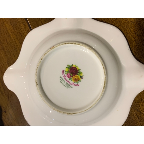 263A - OLD COUNTRY ROSE ROYAL ALBERT BONE CHINA SETTING FOR 6