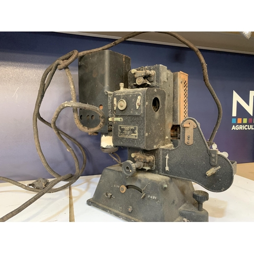 46 - VINTAGE KODAK PROJECTOR