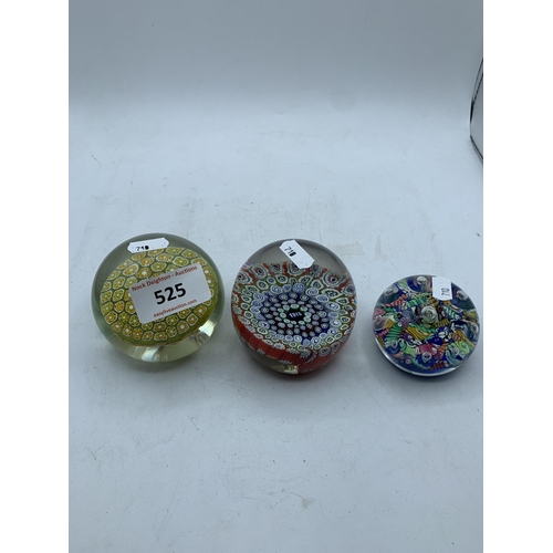 525 - PAPERWEIGHTS