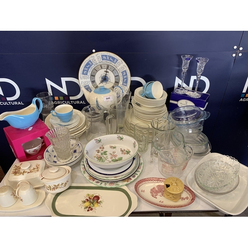 649 - DINNER SERVICE & GLASS