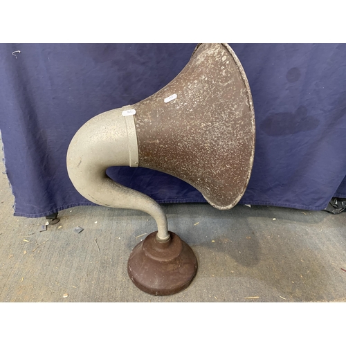 104 - GRAMOPHONE HORN