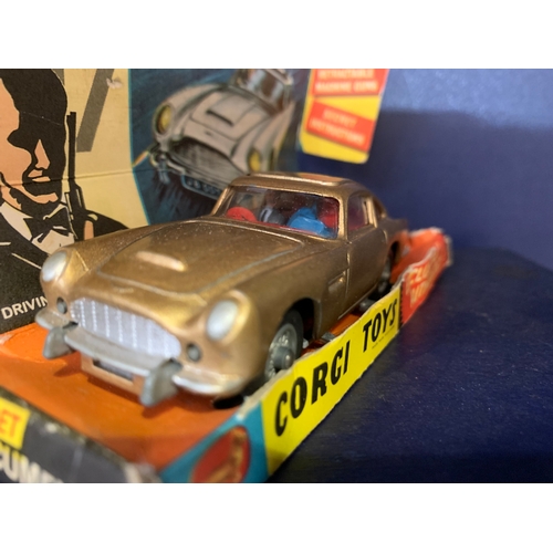 539 - 007 JAMES BOND ASTON MARTIN 261 BOXED CORGI TOY