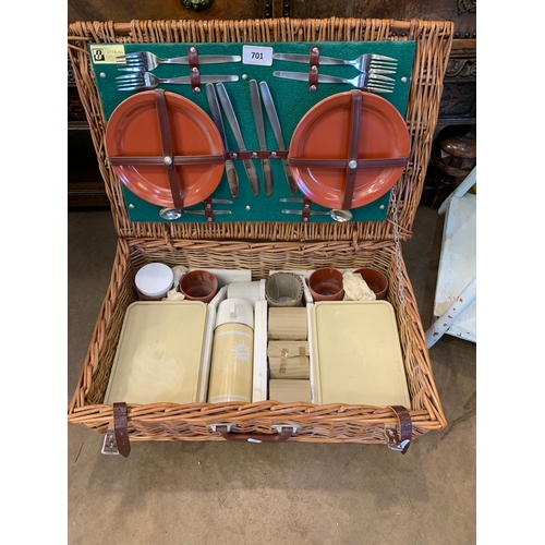 701 - PICNIC SET