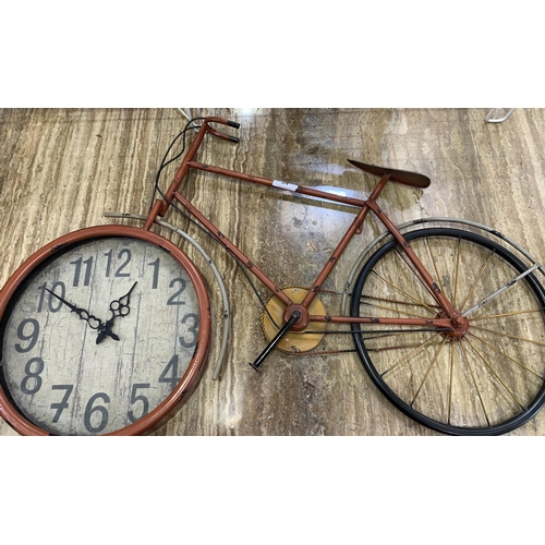 24 - BIKE & CLOCK