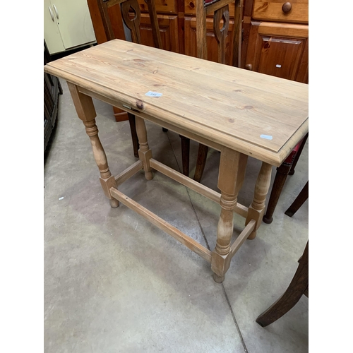 188 - PINE TABLE