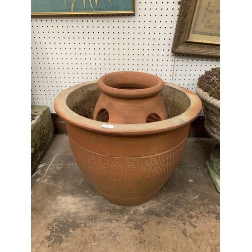 262 - 4 GARDEN PLANTERS