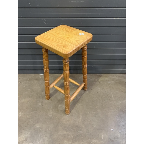 259 - PINE STOOL