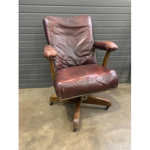 265 - RED LEATHER UPHOLSTERED OFFICE CHAIR