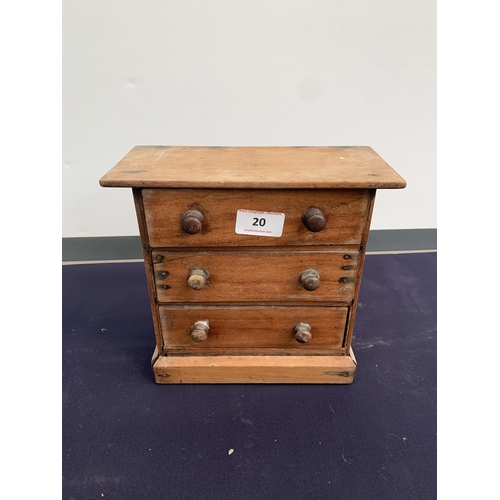 20 - NOVELTY DRAWERS