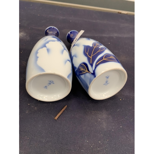 388 - PAIR OF ORIENTAL VASES