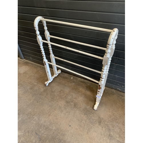 745 - TOWEL RACK