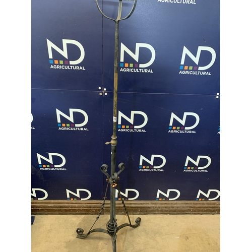 22 - WROUGHT IRON OIL LAMP STAND