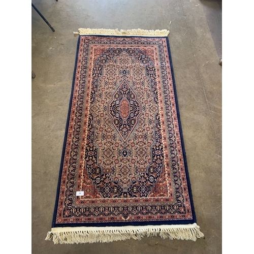 70 - RUG APPROX 84CM X 176CM