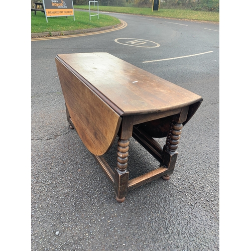 110 - DROP LEAF TABLE