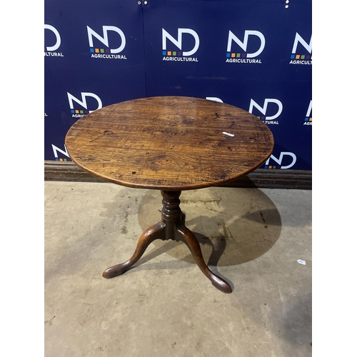 135 - VICTORIAN OAK TRIPOD TABLE