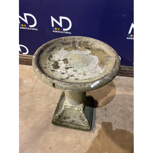 18 - COMPOSITE STONE WEATHERED BIRD BATH