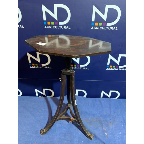 80 - TRIPOD TABLE