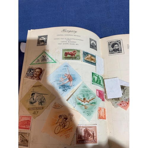 437 - STAMP ALBUM