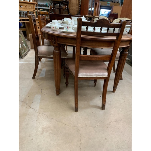 521 - 6 SEATER DINING ROOM TABLE & CHAIRS