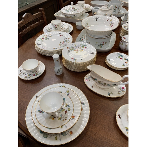 522 - ROYAL WORCESTER 'STRAWBERRY FAIR' DINNER SERVICE