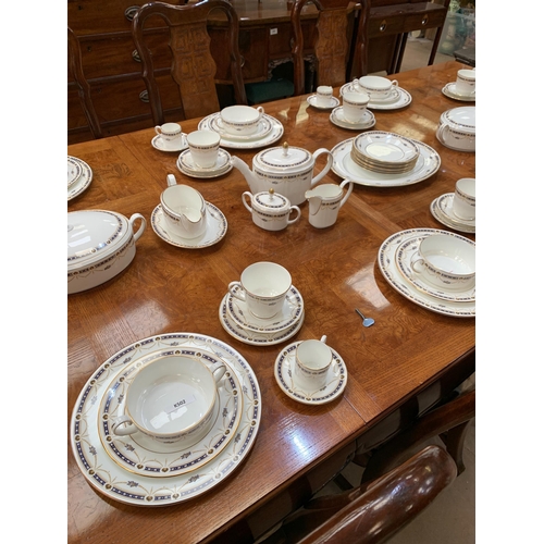 525 - COALPORT SHERBORNE DINNER SERVICE