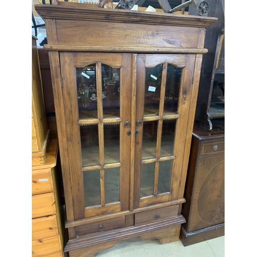 527 - DISPLAY CABINET