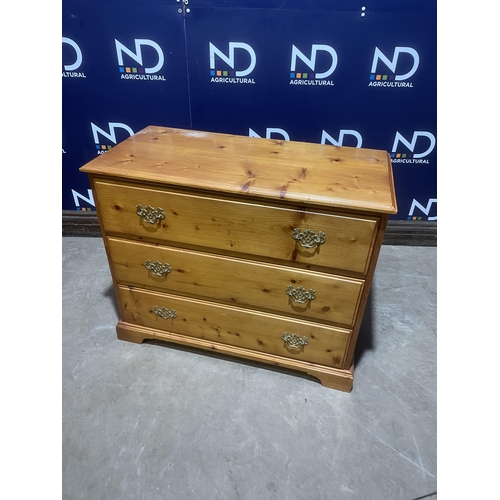 733 - CHEST OF DRAWERS