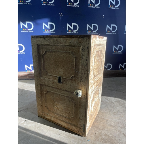 85A - LARGE CAST IRON SAFE