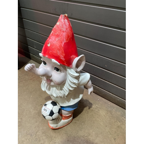 883 - GARDEN GNOME