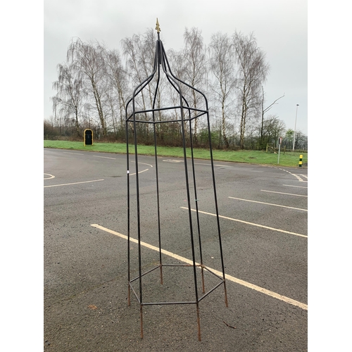 19 - LARGE METAL TRELLIS