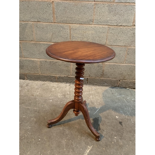 402 - SPIRAL TWIST TABLE