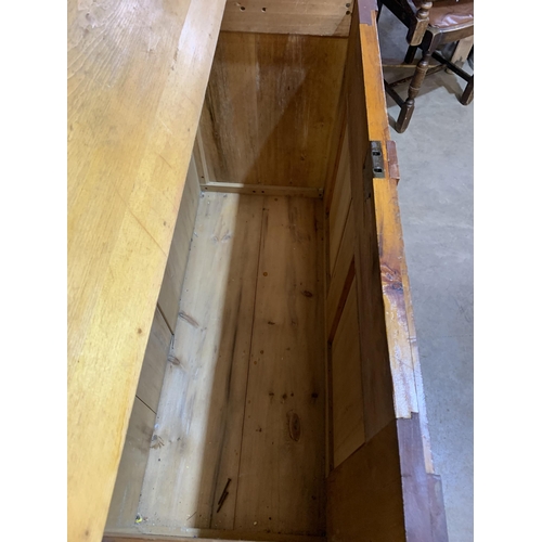 589 - VICTORIAN PINE BLANKET BOX