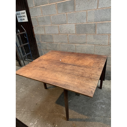 605 - DROP LEAF TABLE