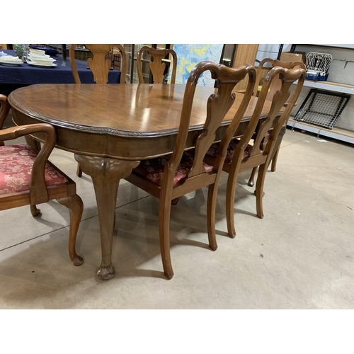 609 - 6 PERSON DINING TABLE & CHAIRS