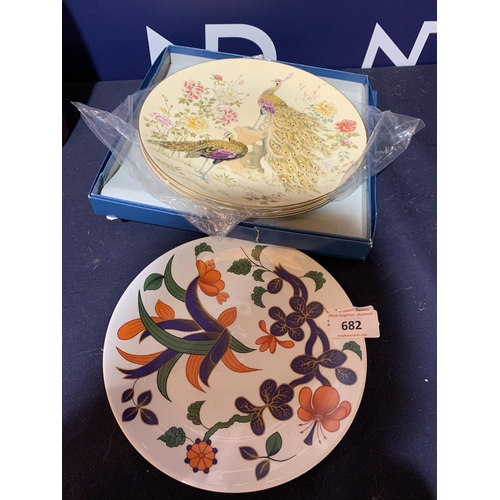 682 - DECORATIVE PLATES