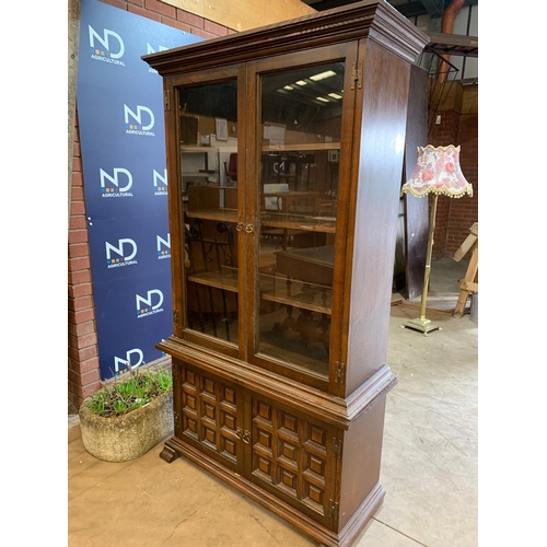 712 - GLASS DISPLAY CABINET