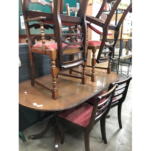 777 - TABLE & CHAIRS