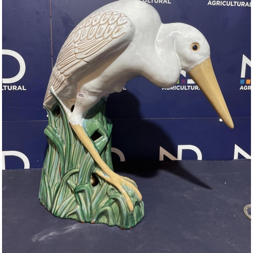 88 - VINTAGE 24IN WHITE & CREAM GLAZED HERON BIRD SCULPTURE