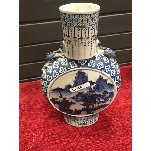 185 - ORIENTAL BLUE & WHITE VASE AF